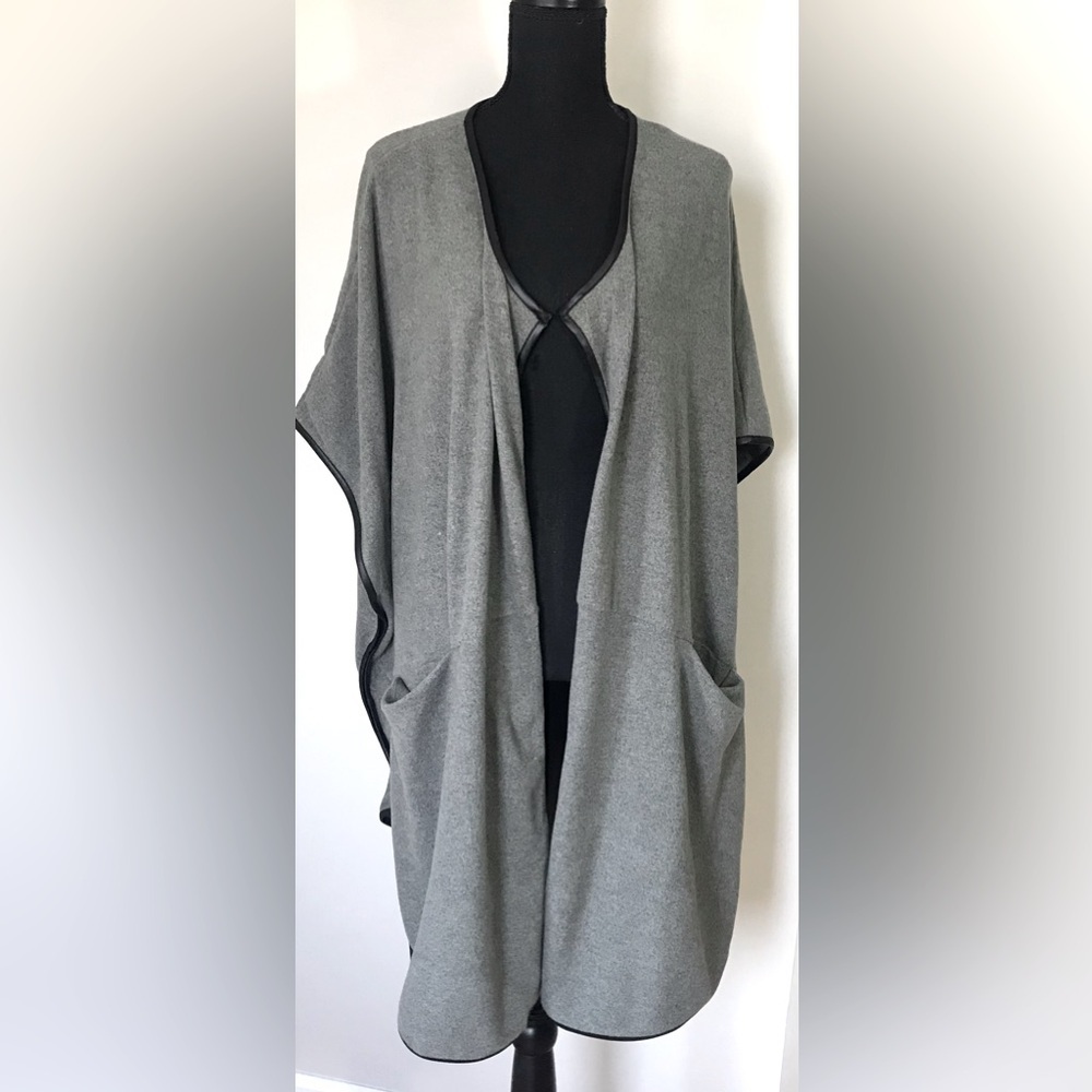 #026 Sz L Vest Gray / Trim Black / NWT